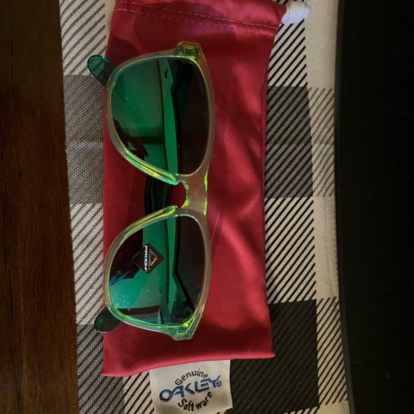 Kids lime green REAL Oakley sunglasses! Xxs never been worn! Brand new - Picture 9 of 14